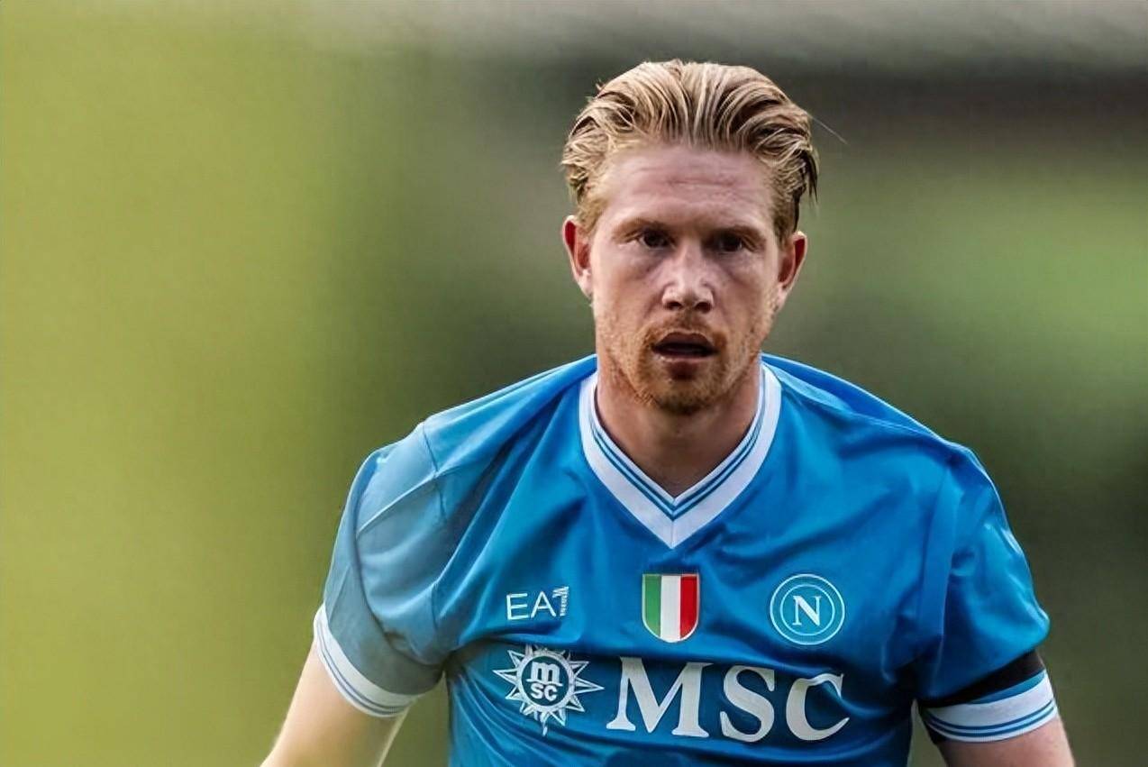 周冠宇亮相法拉利新车发布 总结赛季为新目标铺垫